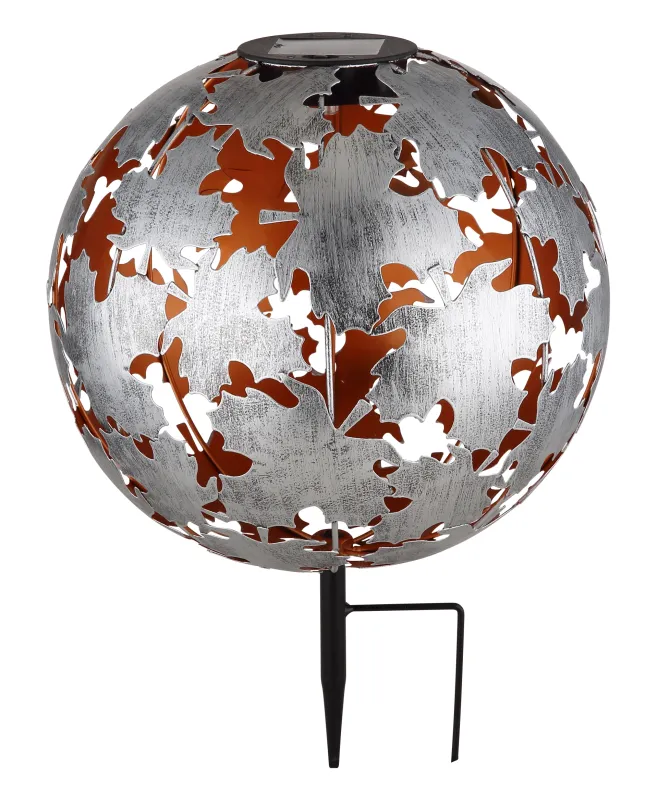 Earth Sølv solcellelampe Fra Globo Lighting - Laddas av solen under dagen och t&auml;nds automatiskt i skymningen.