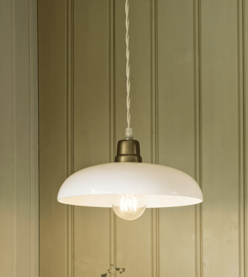 Sofia Ø25 Hvid loftslampe Fra Strömshaga - Bem&aelig;rk venligst: Da lamperne er mundbl&aelig;ste og lavet af genbrugsglas, kan der forekomme farveskift og sm&aring; "glimt".