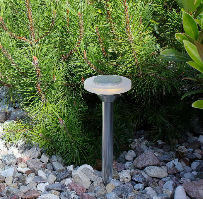 Ellips Sølv Fra Lightson - En stilren l&auml;gre pollare som passar om du vill skapa ledljus l&auml;ngs en g&aring;ng eller stig.