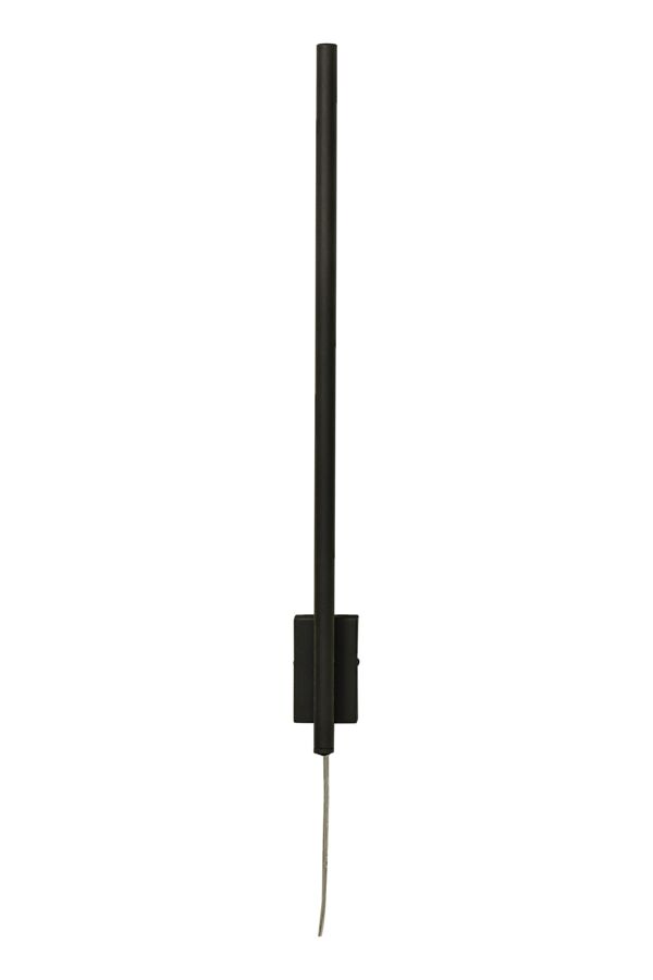 Stecco 65cm Sort væglampe Fra Aneta Lighting - STECCO væglampen i sortlakeret metal passer lige så godt på; de smalle vægge som de lidt større.