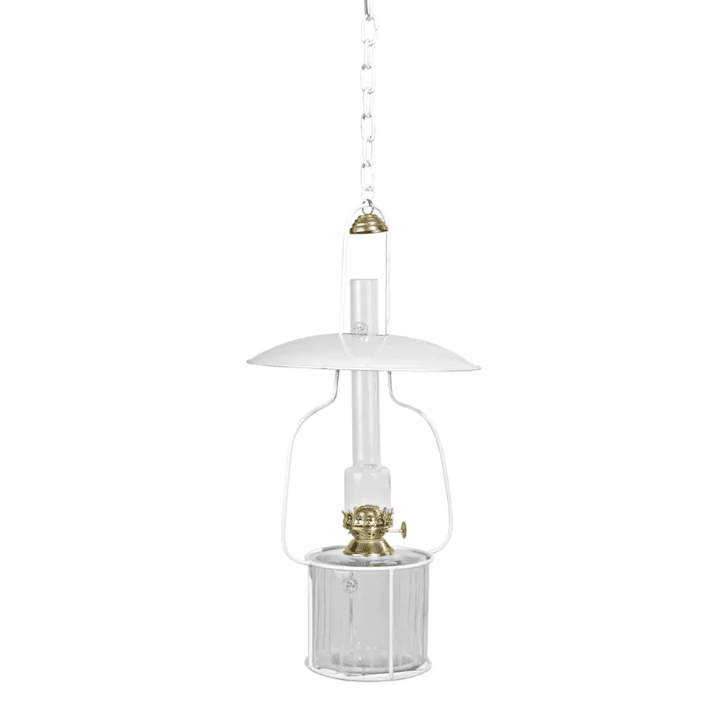 Hanging lantern stand for kerosenelamp 'Straight Big' Hvid Fra Strömshaga - Stativ til petroleumslampe i hvidlakeret metal med en lille sk&aelig;rm og detaljer i messing.