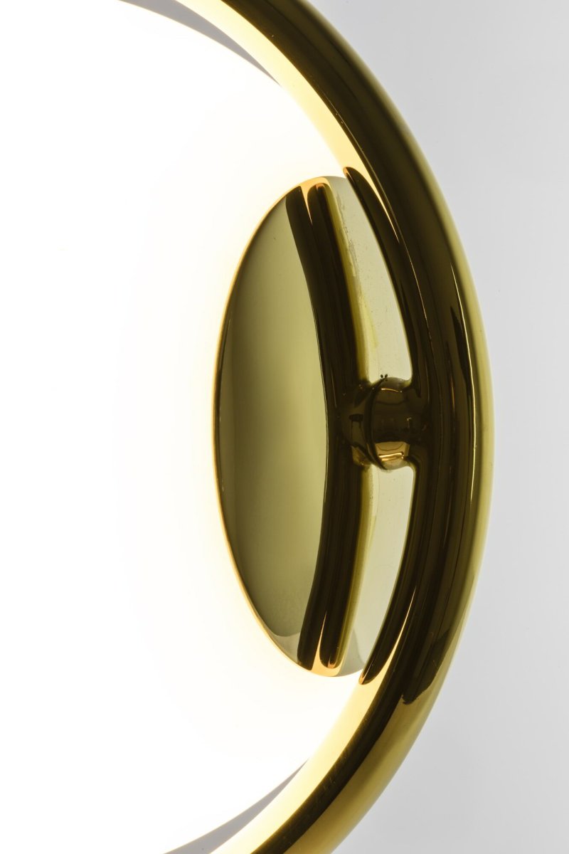 Le Vita 58cm Guld bordlampe Fra Faro Barcelona - Le Vita er en eksklusiv lampeserie designet af Nahtrang, hvor enkelhed og elegance m&oslash;des i et tidl&oslash;st design.