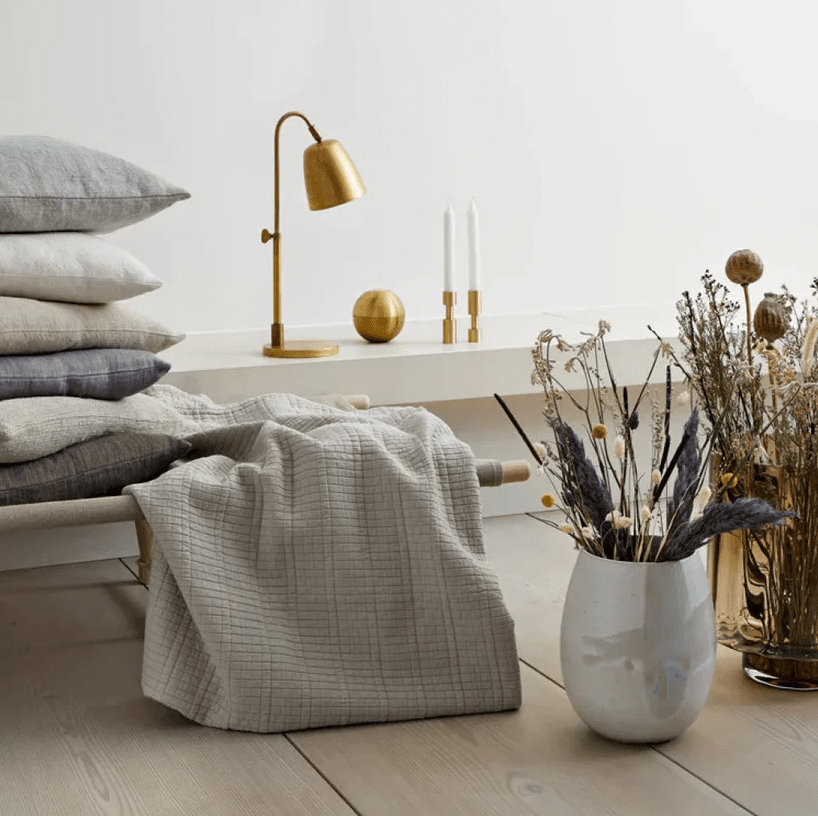 Lumi 43cm Rå messing skrivebordslampe Fra H. Skjalm P - Lumi bordlampe i messing fra H.