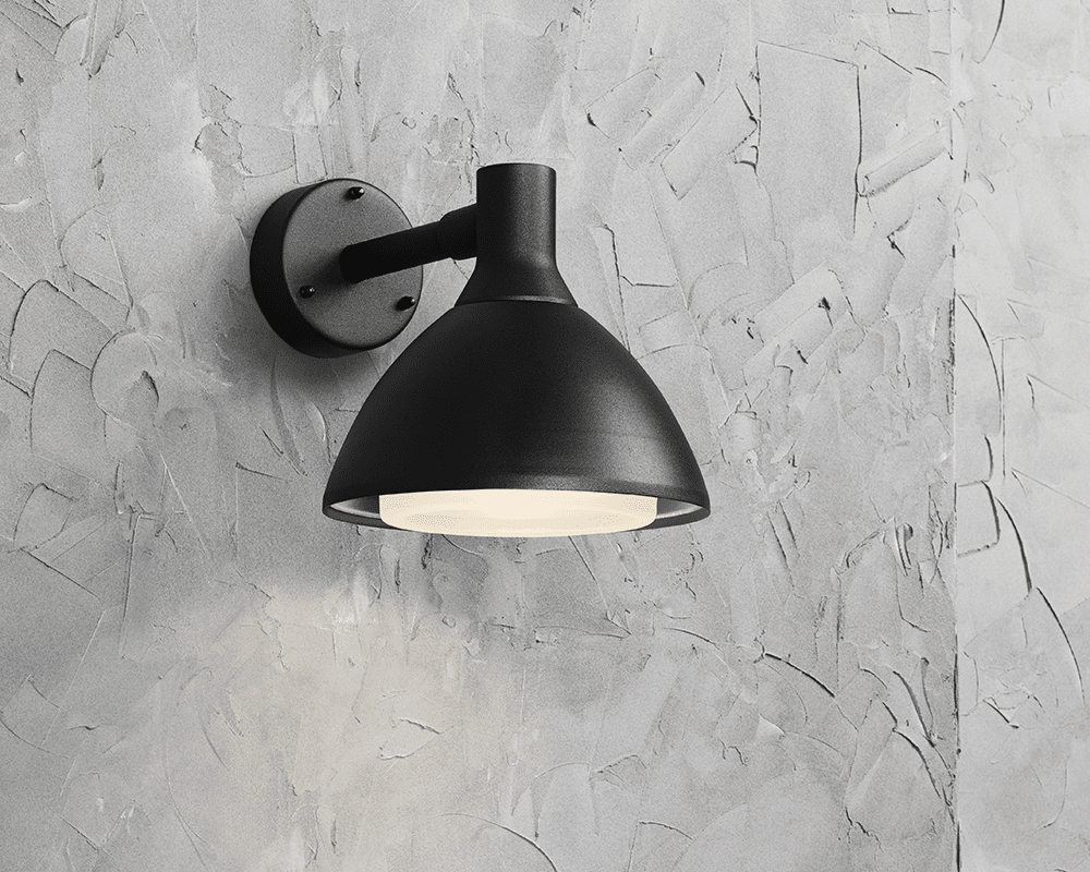 Ark Mini Sort udendørslampe Fra Westal - Bagsiden er udstyret med to ind- og udgange og hurtig tilslutningsterminal.