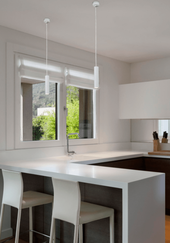Ora Ø4 Hvid loftslampe Fra Faro Barcelona - Armaturet er lavet af aluminium, med PMMA diffuser og LED-teknologi.