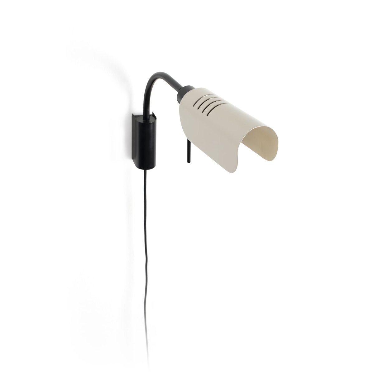 Martinica 47cm Beige væglampe Fra Faro Barcelona - Martinica er en v&aelig;glampe med justerbar arm og l&aelig;selampe, designet i en klassisk og geometrisk stil.