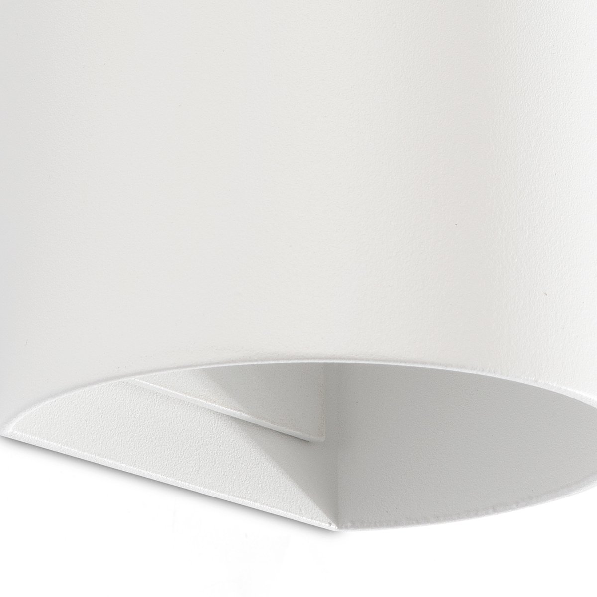 Sole 15cm Hvid væglampe Fra Faro Barcelona - Den f&aring;s i to st&oslash;rrelser og kan lyse i en eller to retninger, hvilket g&oslash;r den ideel til gange og mindre rum.