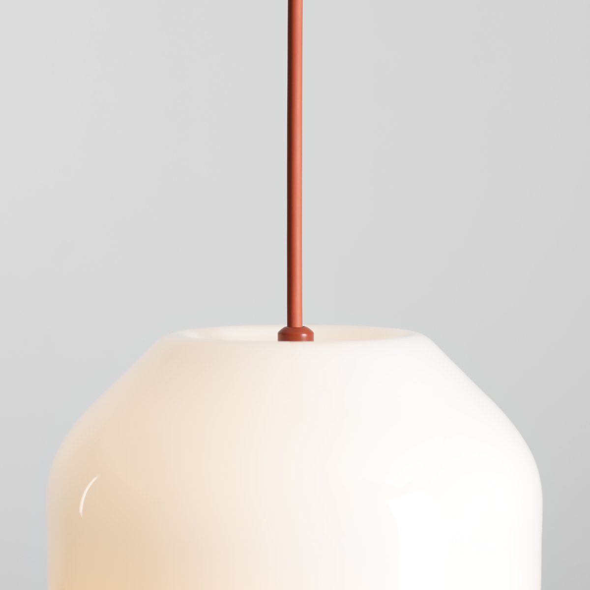 Flask Ø18 Terrakotta loftslampe Fra Artera - Flask er en stilfuld loftspendel, der kombinerer bløde former med et moderne farveskema.