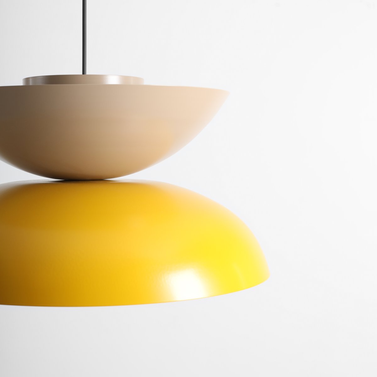 Millo Ø47 Gul/beige loftslampe Fra Artera - Med sine sennepsgule og beige farver bliver den et legende og stilfuldt element i interiøret.