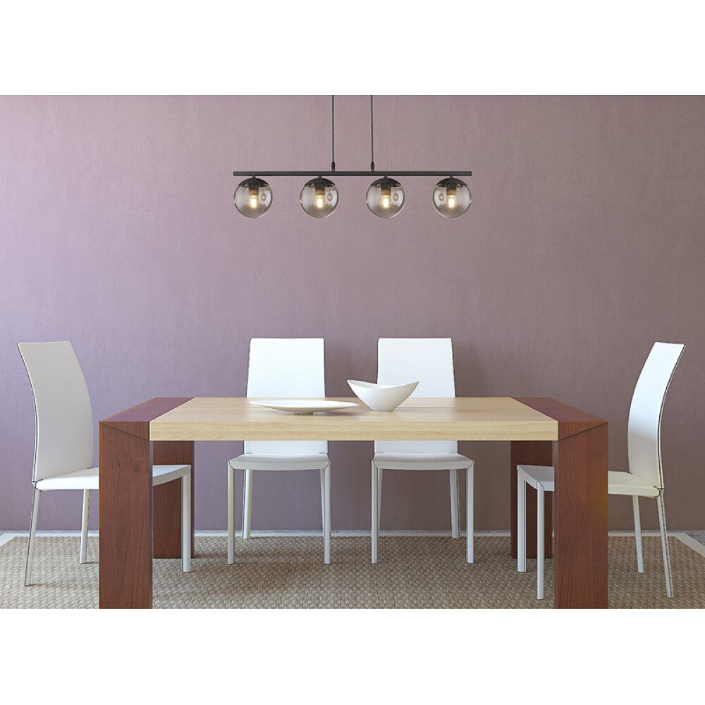 Blama 90cm Røgfarvet loftslampe Fra Globo Lighting - Den har fire sk&aelig;rme af r&oslash;gfarvet glas, der h&aelig;nger fra en lige bj&aelig;lke.