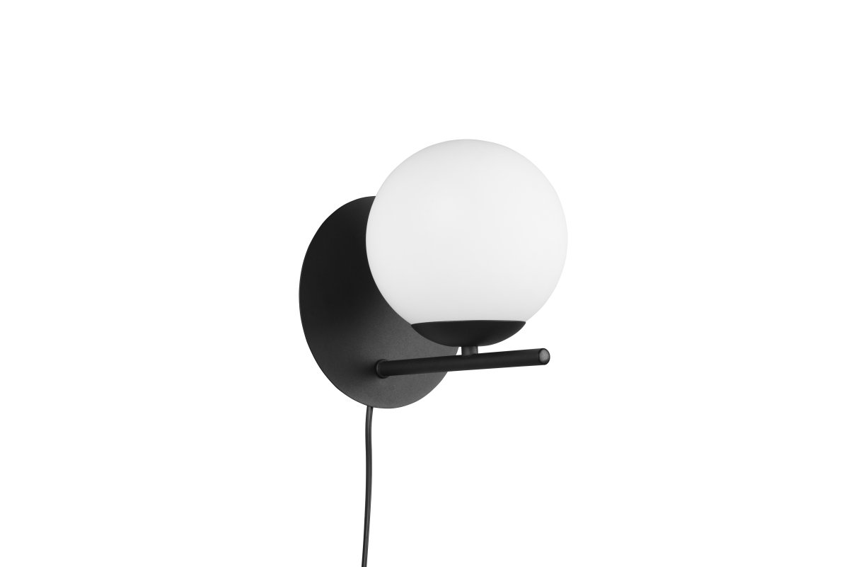 Pure Ø16 Sort væglampe Fra Trio Lighting - Lampen kan monteres b&aring;de som fast installation eller med den medf&oslash;lgende ledning med v&aelig;gstik og afbryder.