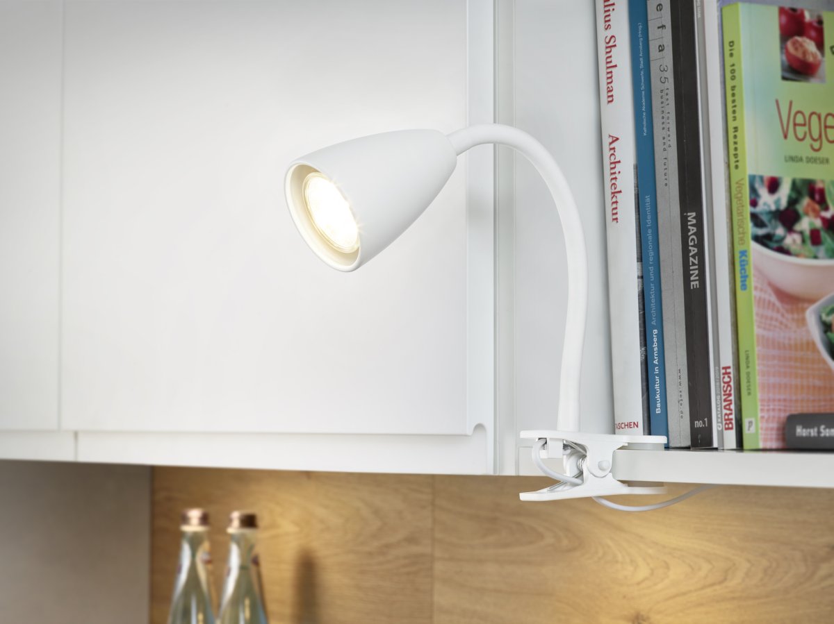 Wanda Hvid klemmelampe Fra Trio Lighting - Skab individuelle øjeblikke af lys med den klassiske klemlampe Wanda.