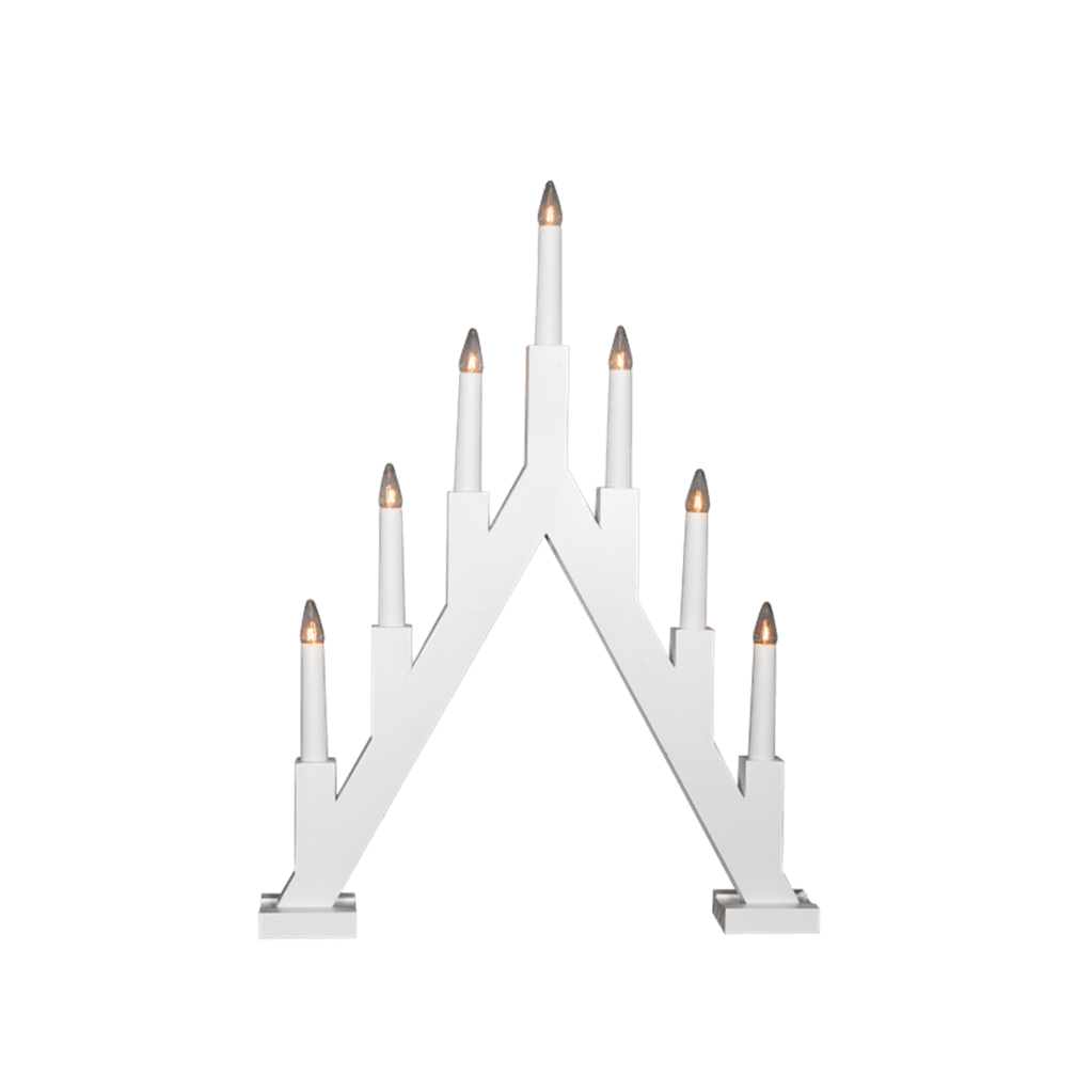 Ellen Hvid Fra Pixie Design - Ellen er en klassisk tr&aelig;lysestage med en hvid finish og en dekorativ, spids form, der minder om traditionelle adventsstager.