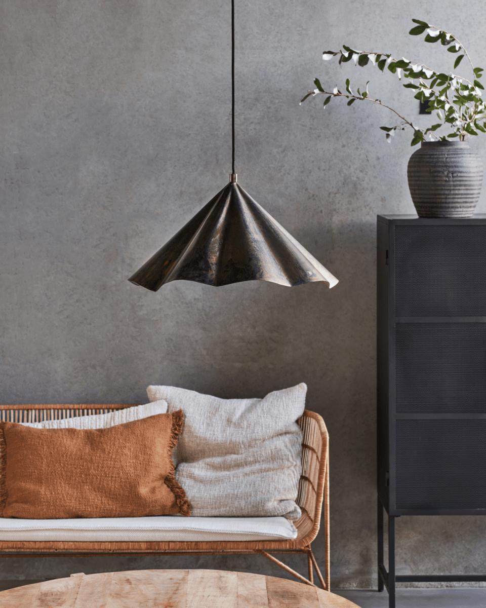 Flola Ø50 Antik brun loftslampe Fra House Doctor - Giv spisestuen en ny stil med denne store loftslampe fra House Doctor.