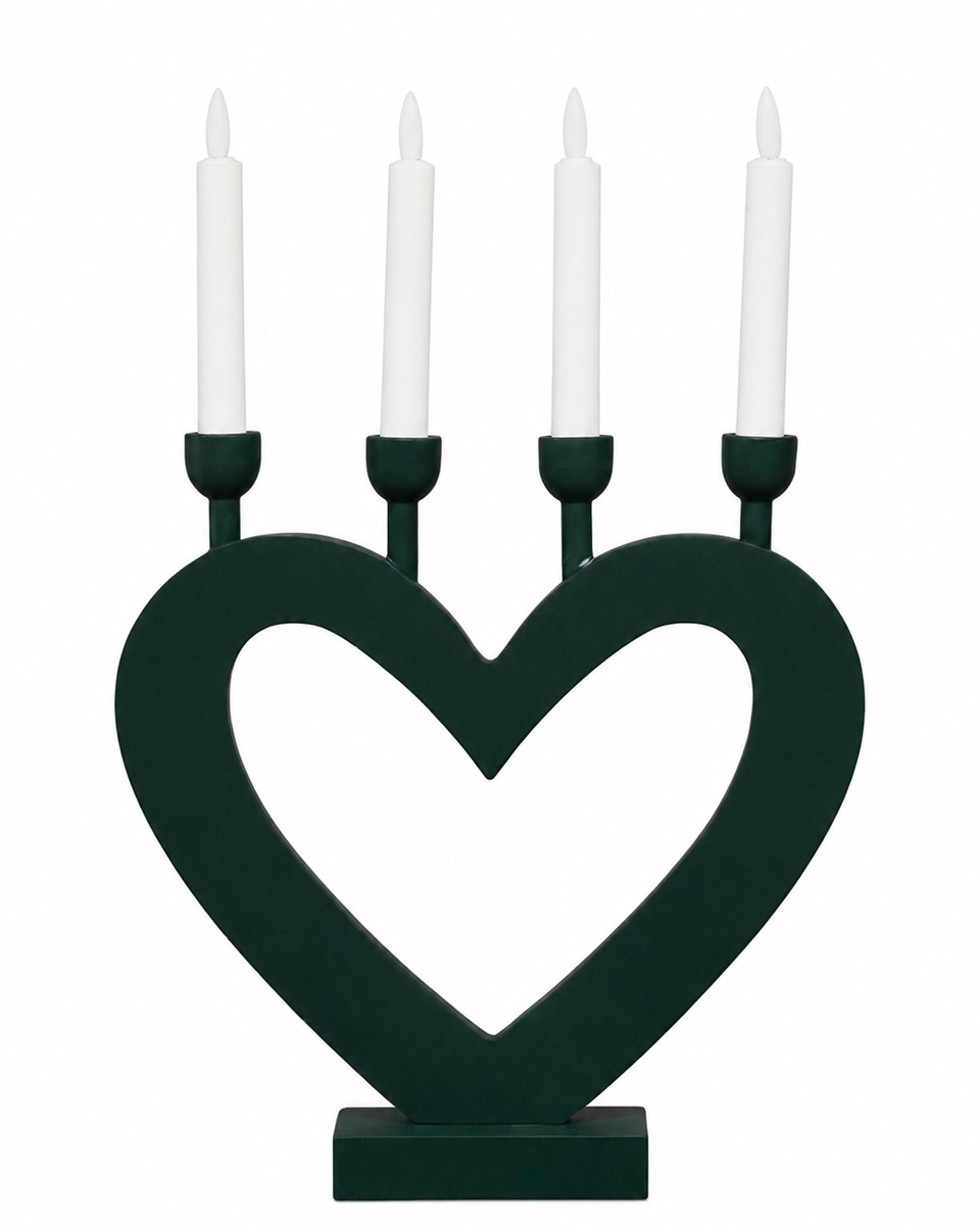 Hjerte Mørkegrøn Fra Pixie Design - Hjerteformen skaber en charmerende silhuet og g&oslash;r lysestagen til en flot dekoration i for eksempel vinduet, p&aring; et skrivebord eller et sidebord.