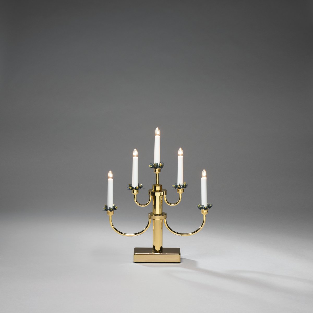 Candelabra 5 Lights Messing Fra Konstsmide - Perfekt til at skabe en hyggelig og indbydende stemning i advent og jul.