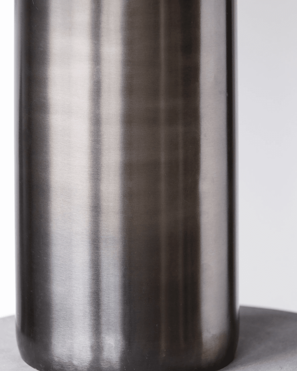 Bakora Ekskl. Skærm 52cm Antik brun lampefod Fra House Doctor - Bakora er en smuk lampefod fra House Doctor, som kan bruges p&aring;; mange forskellige m&aring;der og giver samtidig en varm, unik og eksklusiv f&oslash;lelse af p&aring; grund af sin smukke finish og enkle form.