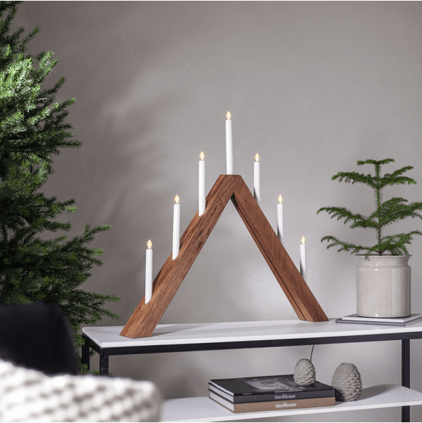 Acca Træ Fra Star Trading - En lysestage, der ikke g&aring;r af mode og skaber julestemning i hjemmet fra &aring;r til &aring;r.