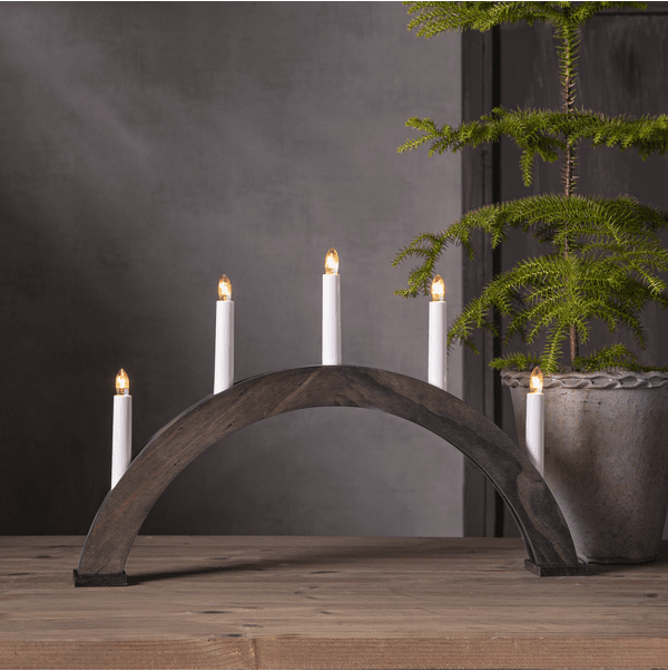 Albo Brun Fra Star Trading - Lavet af tr&aelig; og bejdset med en valn&oslash;ddebrun finish.