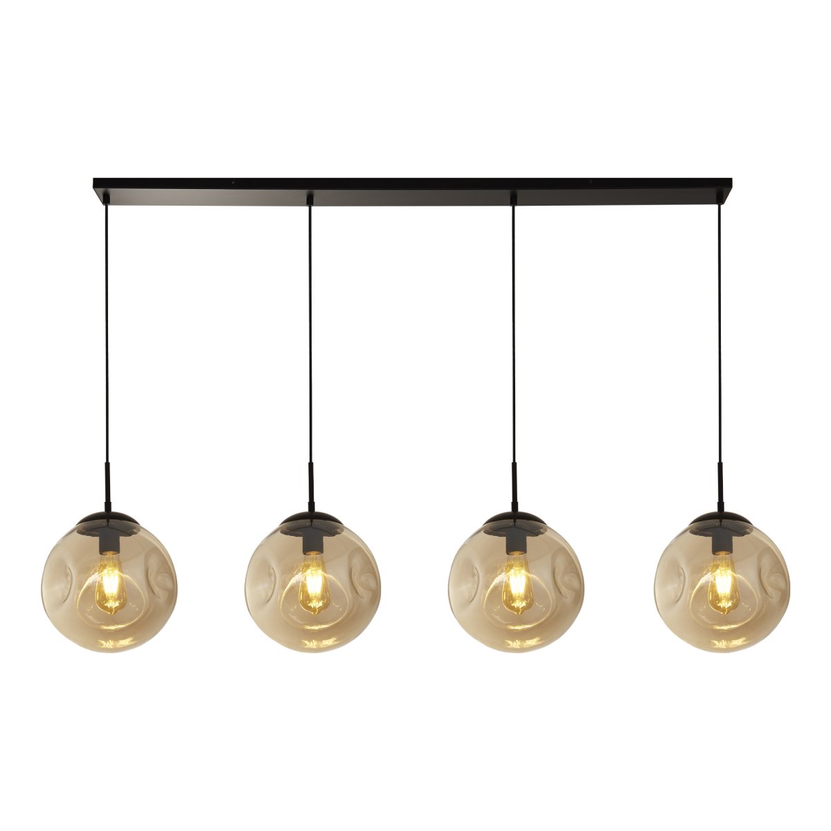 Punch 147cm Champagne loftslampe Fra Searchlight - Punch er en stilfuld loftslampe med 4 glasskærme i champagnefarve, der skaber en varm atmosfære i rummet.