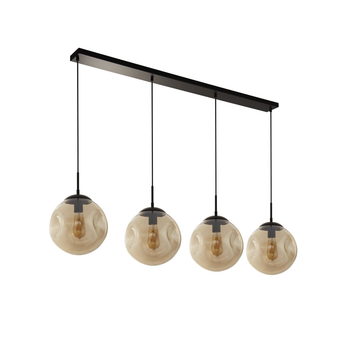 Punch 147cm Champagne loftslampe Fra Searchlight - Punch er en stilfuld loftslampe med 4 glasskærme i champagnefarve, der skaber en varm atmosfære i rummet.