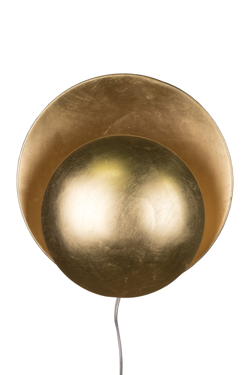 Orbit Ø30 Messing væglampe Fra Globen Lighting - Orbit er fremstillet af metal og skaber et blødt lys takket være lyskilden, der er skjult mellem skærmene.