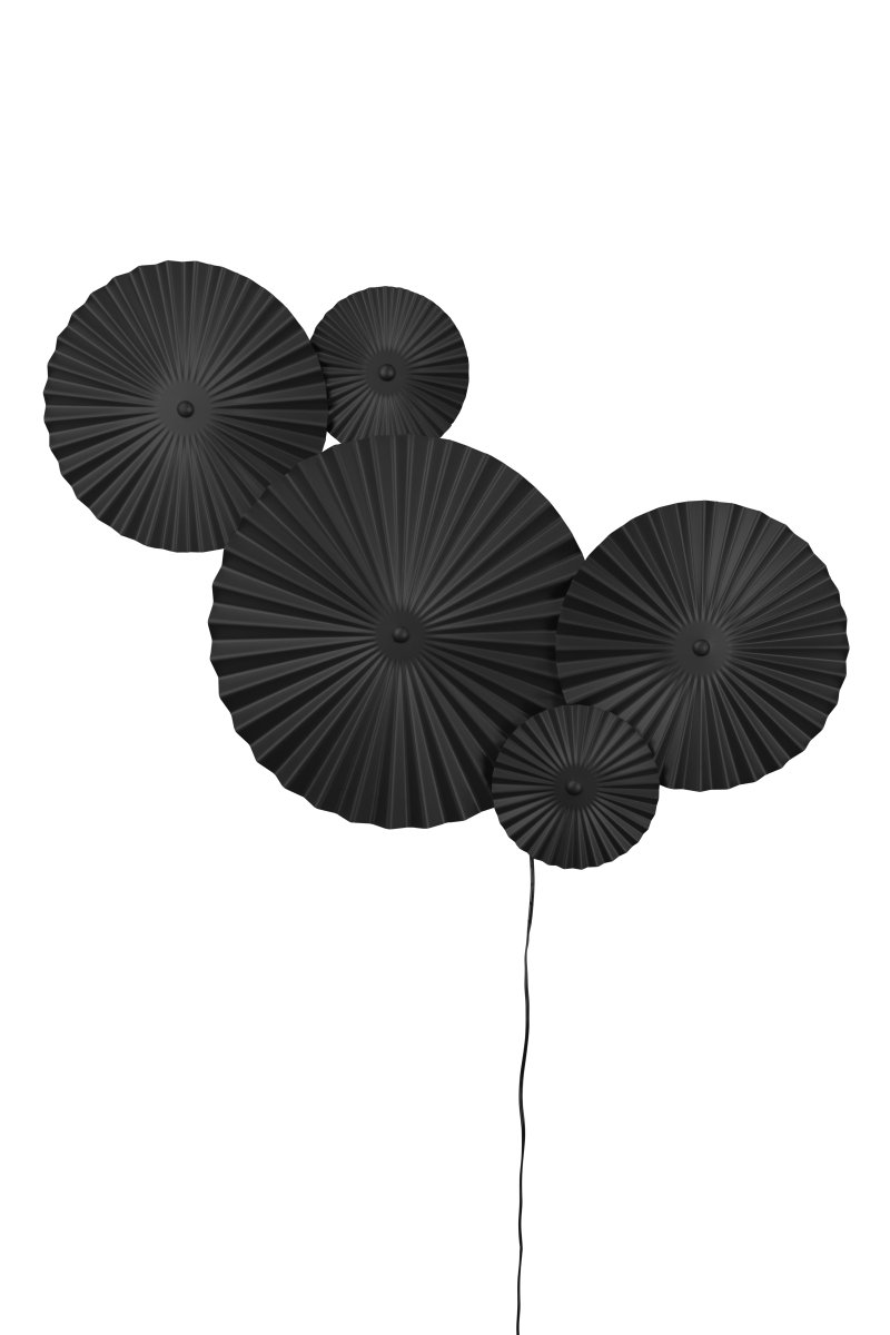 Omega 70cm Sort væglampe Fra Globen Lighting - Omega er en todelt v&aelig;glampe med tre sammenkoblede plader med belysning bagved og to ekstra sammenkoblede plader, som du kan placere, hvor du vil.