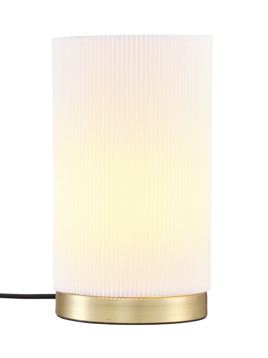Dora 25cm Hvid bordlampe Fra PR Home - Stil bordlampe med fast lampesk&aelig;rm af plisseret materiale af polyester og bomuld.
