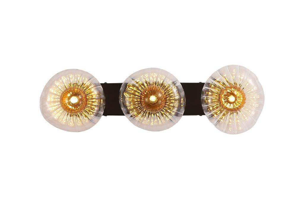 Sunbeam 52cm Gennemsigtig/sort væglampe Fra Searchlight - De runde, ribbede skærme i transparent glas har en smuk ravfarvet kuppel indeni, der skaber liv og struktur, samtidig med at den spreder lyset blødt og behageligt i rummet.