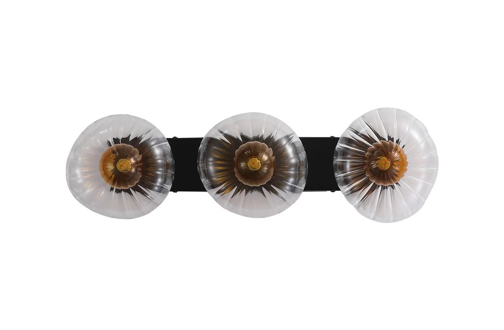 Sunbeam 52cm Gennemsigtig/sort væglampe Fra Searchlight - De runde, ribbede skærme i transparent glas har en smuk ravfarvet kuppel indeni, der skaber liv og struktur, samtidig med at den spreder lyset blødt og behageligt i rummet.