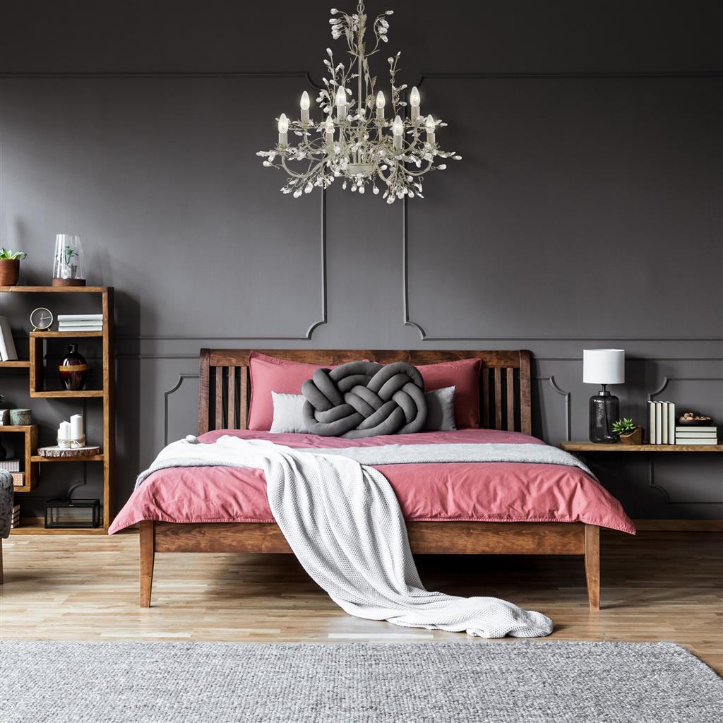 Alamandite Ø74 Cremet hvid loftslampe Fra Searchlight - Almandite er en smuk krystallysekrone i cremehvide og gulddetaljer, der vil v&aelig;re et rigtigt smykke i sovev&aelig;relset, stuen, spisestuen eller gangen.