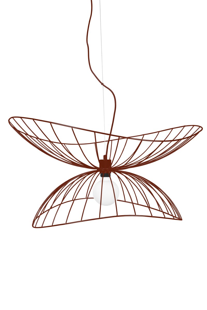 Ray Ø70 Bourgogne loftslampe Fra Globen Lighting - De to sk&aelig;rme kan arrangeres p&aring; forskellige m&aring;der - enten placeret oven p&aring; hinanden eller monteret inden i hinanden for at skabe en lavere pendel.