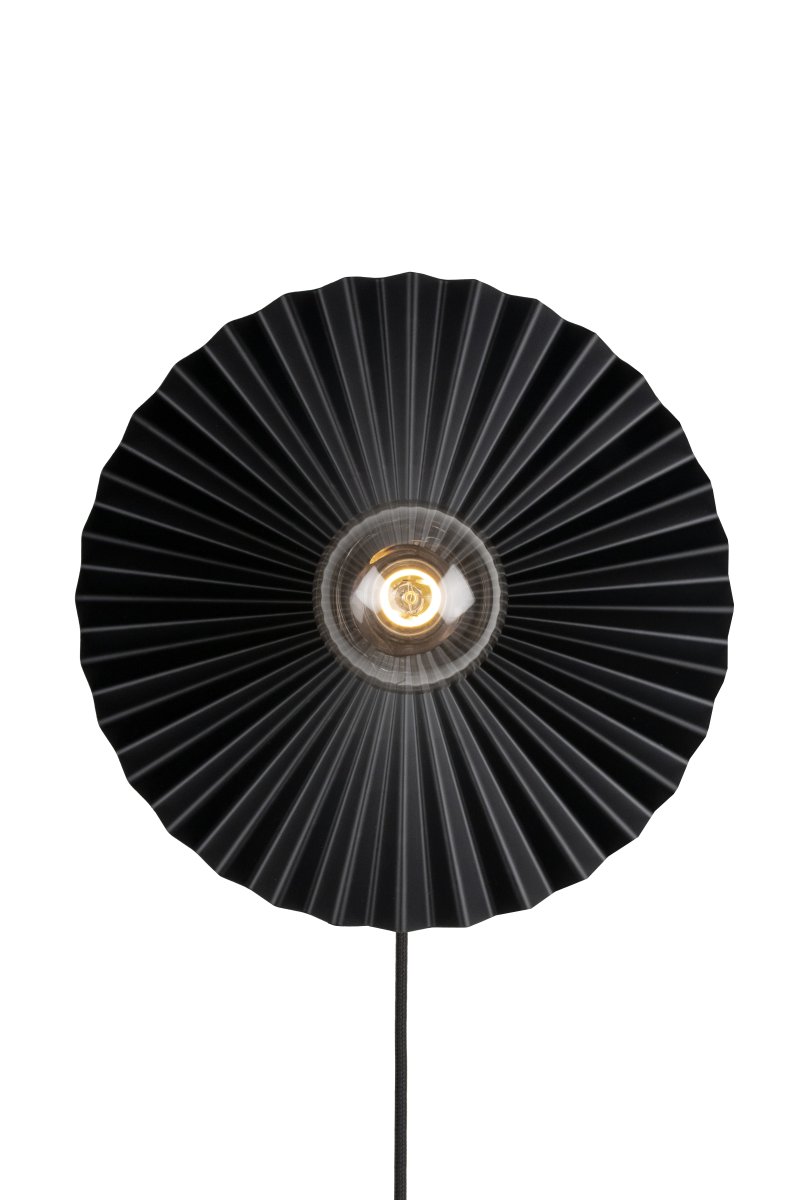 Omega Ø35 Sort væglampe Fra Globen Lighting - Lampen kan monteres b&aring;de i loftet og p&aring; v&aelig;ggen, hvilket g&oslash;r den fleksibel i brug.