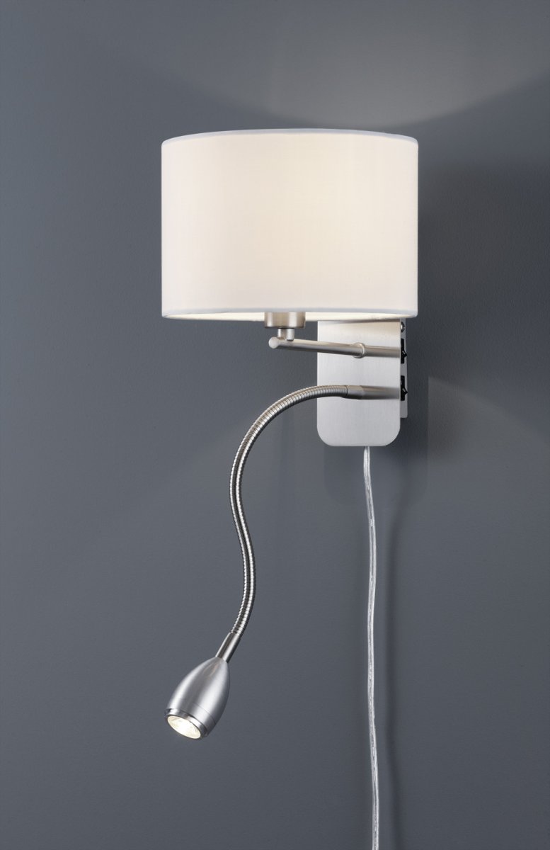 Hotel 23cm Sølv læselampe Fra Trio Lighting - Den elegante farvekombination af mat nikkel og hvid g&oslash;r den let at matche med forskellige indretningsstile, hvilket g&oslash;r den til et perfekt alternativ til den klassiske sengelampe.