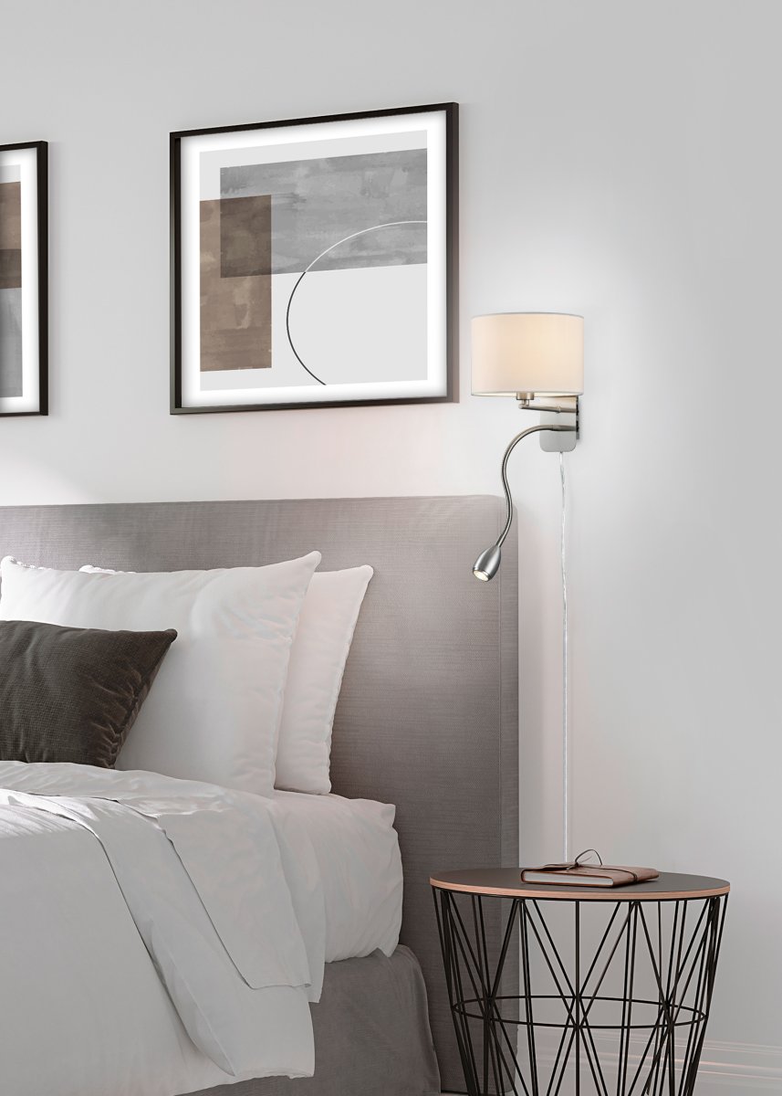 Hotel 23cm Sølv læselampe Fra Trio Lighting - Den elegante farvekombination af mat nikkel og hvid g&oslash;r den let at matche med forskellige indretningsstile, hvilket g&oslash;r den til et perfekt alternativ til den klassiske sengelampe.