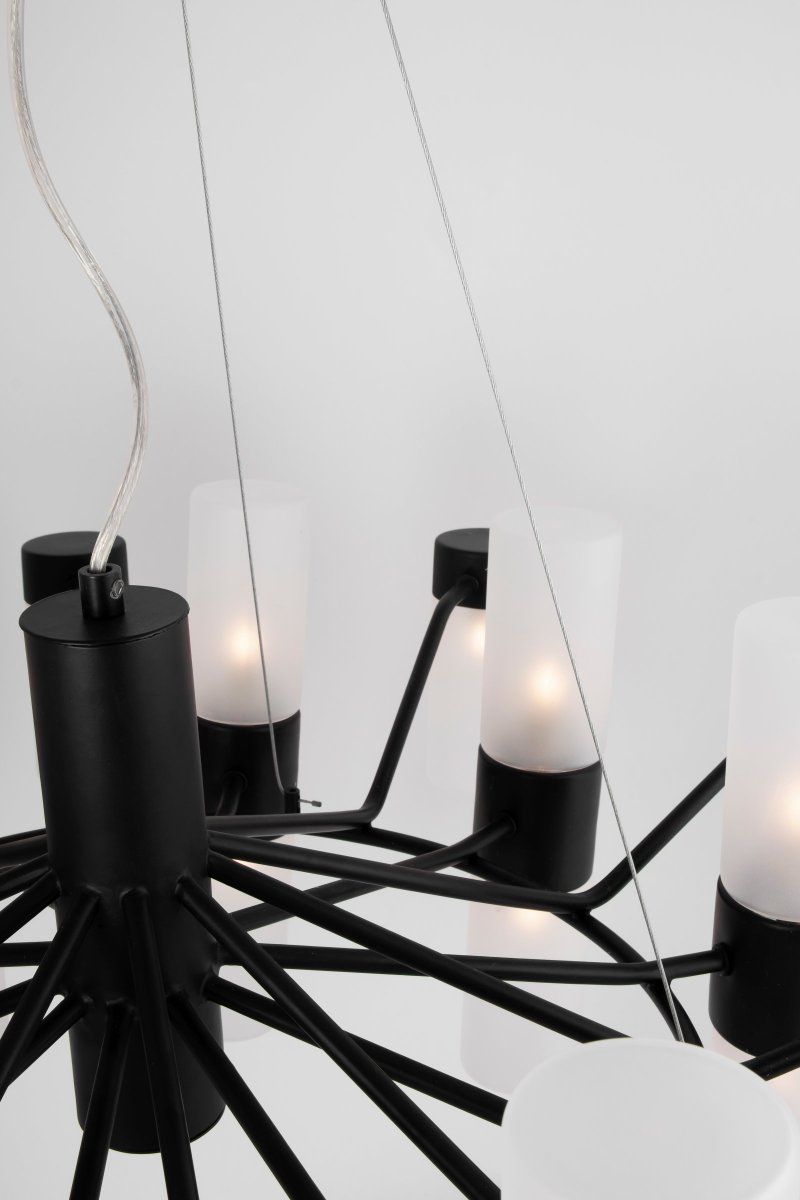Santa Maria Ø90 Sort loftslampe Fra Globen Lighting - Lampen er lavet i matsort lakeret metal og har 30 glaskupler i matteret glas, hvilket betyder, at smukke lyspunkter er synlige gennem glasset, når lampen er tændt.