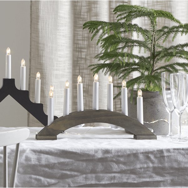 Bea Brun Fra Star Trading - Brunbejdset tr&aelig;lysestage i bueform med syv lys.