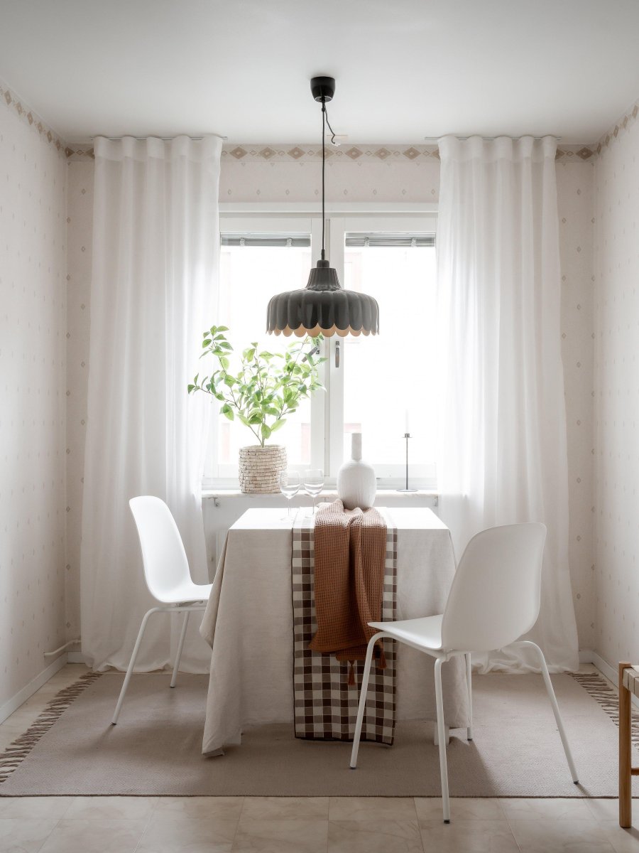 Wells Ø45 Sort loftslampe Fra PR Home - Vi er blevet inspireret af en blomst og har skabt denne serie i flere farver og modeller.