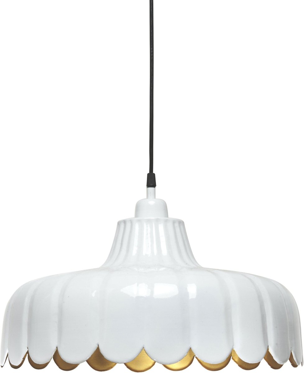 Wells Ø45 Hvid loftslampe Fra PR Home - Vi er blevet inspireret af en blomst og har skabt denne serie i flere farver og modeller.