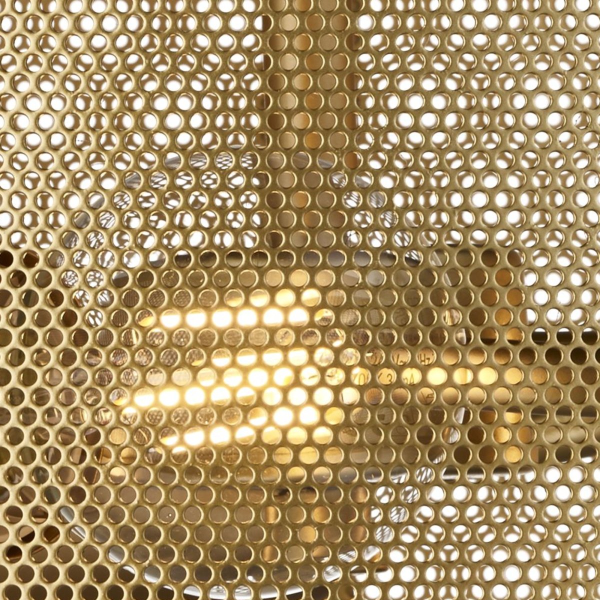Fishnet Ø45 Mat guld plafond Fra Searchlight - Denne fantastiske guldfiskenet loftlampe omslutter tre lyskilder i et smukt og dekorativt netbur.