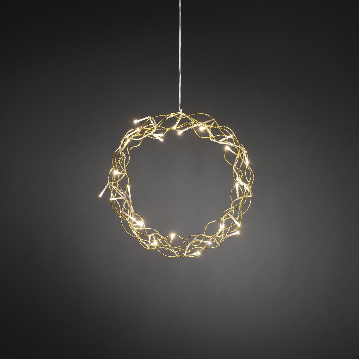 LED-krans Ø30 Guld Fra Konstsmide - En dekorativ LED-guirlande, der spreder en varm og fortryllende gl&oslash;d i hjemmet.