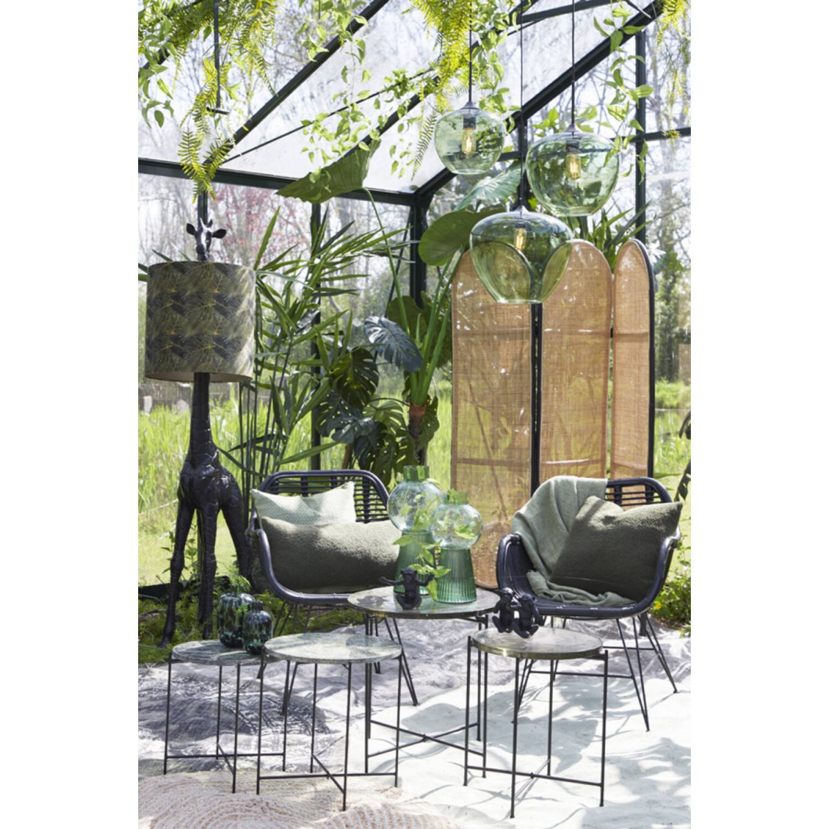 Mayson Ø40 Grøn loftslampe Fra Light & Living - Det stilfulde design gør, at lampen passer perfekt ind i både moderne og klassiske indretningsstile.