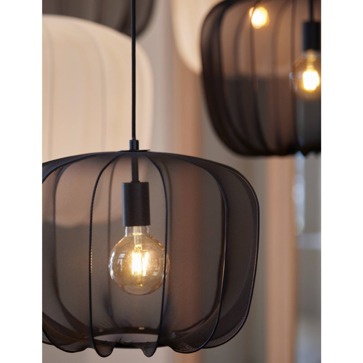 Plumeria Ø40 Sort loftslampe Fra Light & Living - 