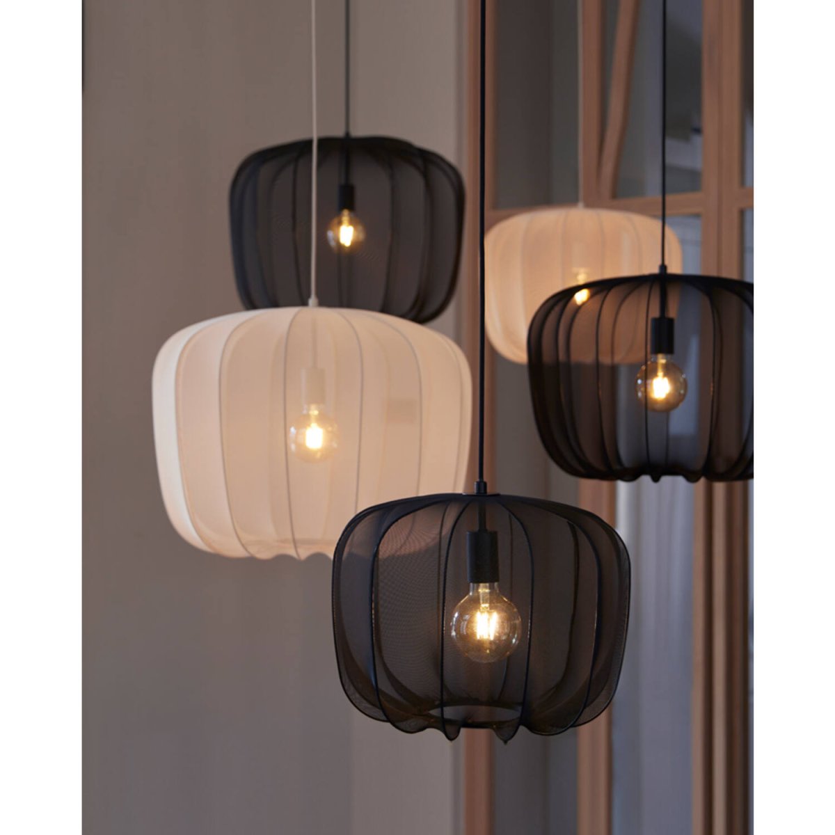 Plumeria Ø60 Sort loftslampe Fra Light & Living - 
