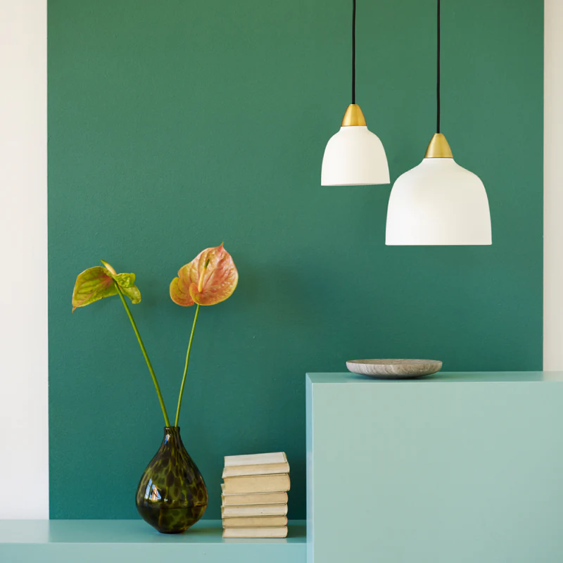 Urban Mini Ø15 Hvid loftslampe Fra Superliving - Urban Mini er den perfekte løsning til dem, der leder efter kompakt, men elegant belysning.