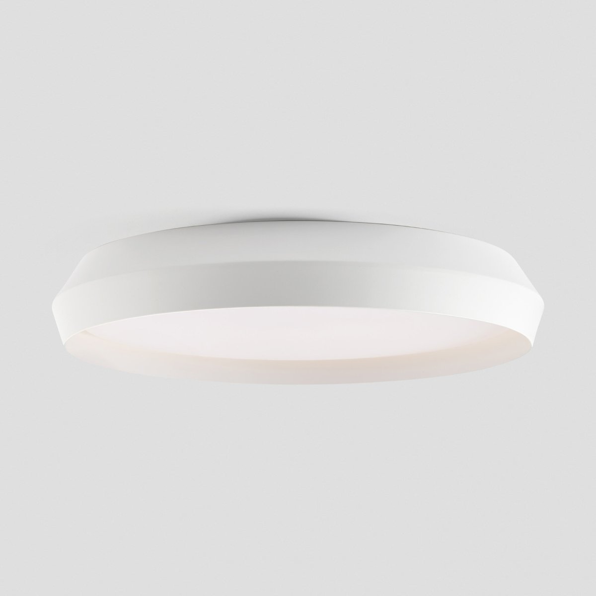 Shoku Ø60 Hvid plafond Fra Faro Barcelona - F&aring;s i flere st&oslash;rrelser og farver - perfekt til at skabe personlige og harmoniske kombinationer i hjemmet eller det offentlige milj&oslash;.