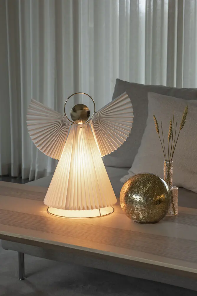 Papirengel Hvid Fra Konstsmide - Skaber en rolig og varm atmosf&aelig;re i hjemmet i advent og jul.