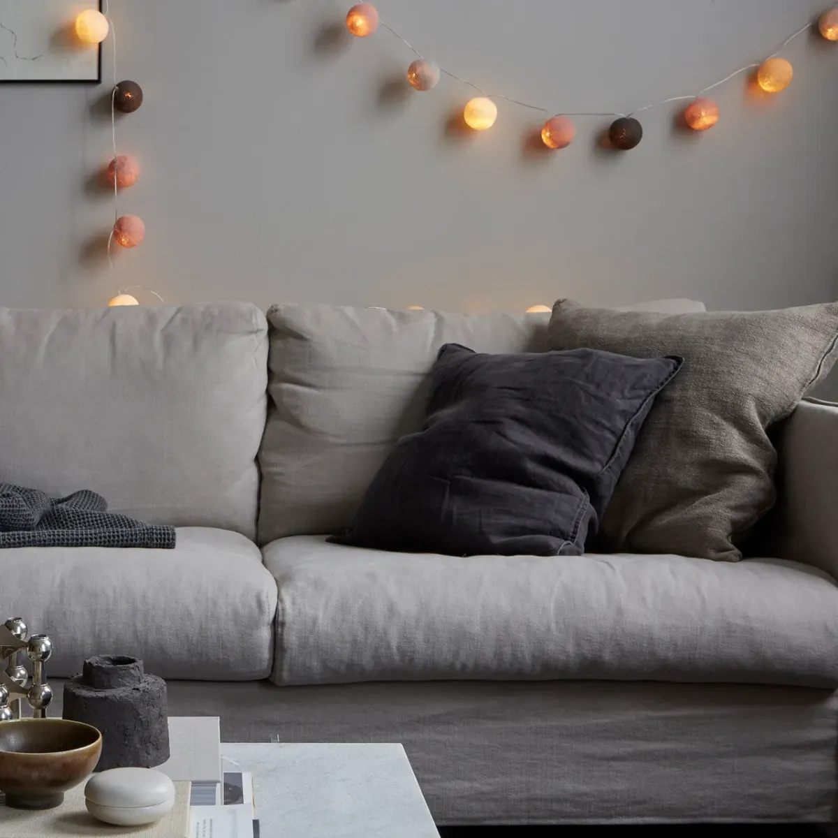 Irislights Blush 35-lights Flerfarvet Fra Irislights - Kuglerne spreder en behagelig gl&oslash;d, n&aring;r k&aelig;den er t&aelig;ndt, og den kan placeres p&aring; mange forskellige m&aring;der for at skabe variation!