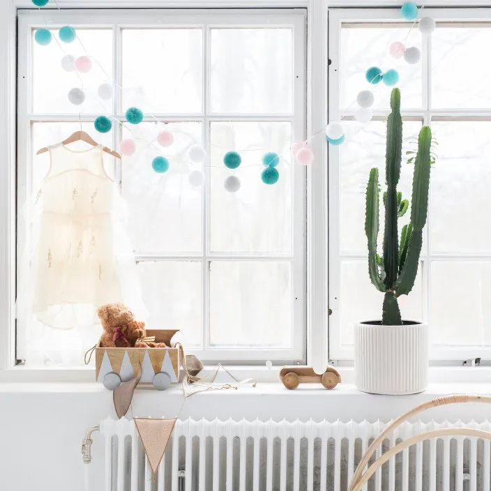 Irislights Spring 20-lights Flerfarvet Fra Irislights - Lysk&aelig;den er en rigtig stemningsforst&aelig;rker og skaber en hyggelig og hjemlig gl&oslash;d, uanset hvor du placerer den.