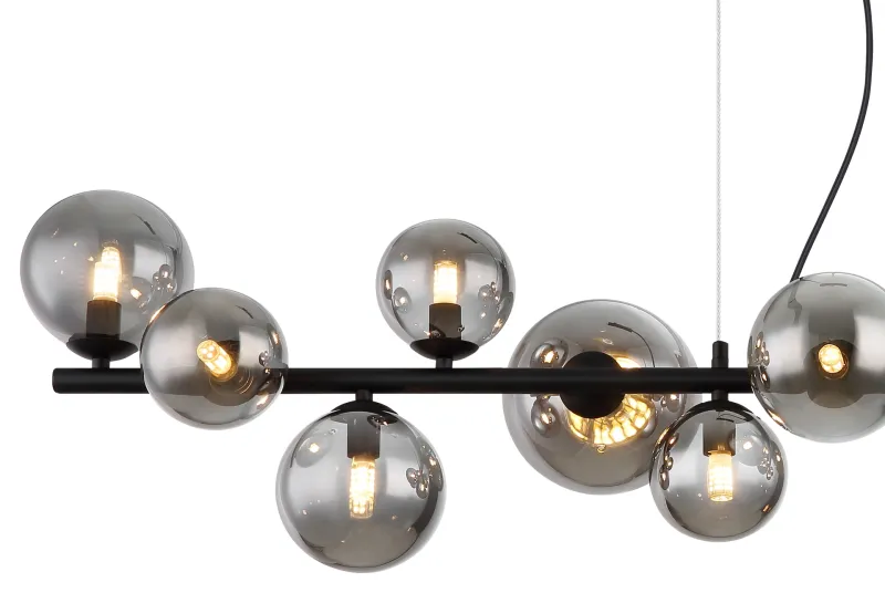 Riha 120cm Røgfarvet loftslampe Fra Globo Lighting - Lampan &auml;r av mattsvart metall och ger ditt hem en lyxig och inbjudande atmosf&auml;r.